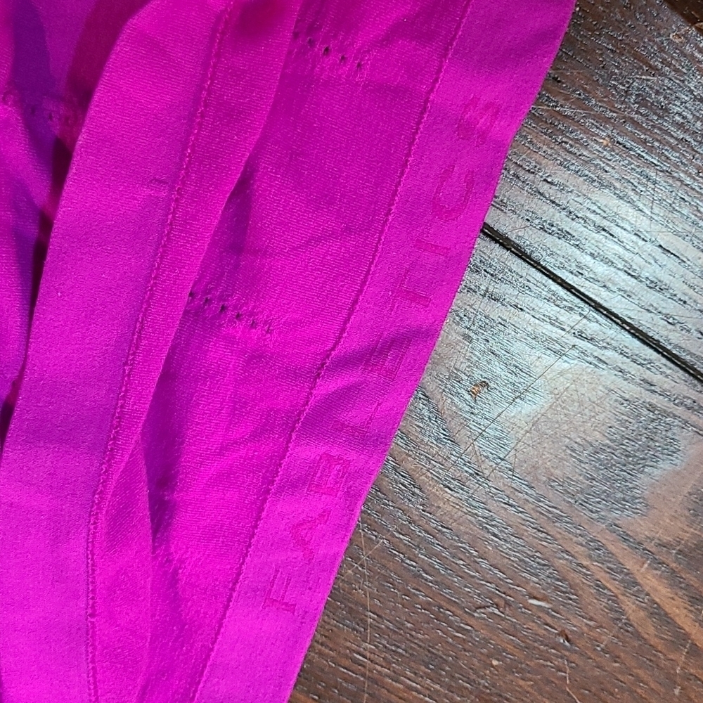 🦋 Fabletics Workout Top - Picture 7 of 7